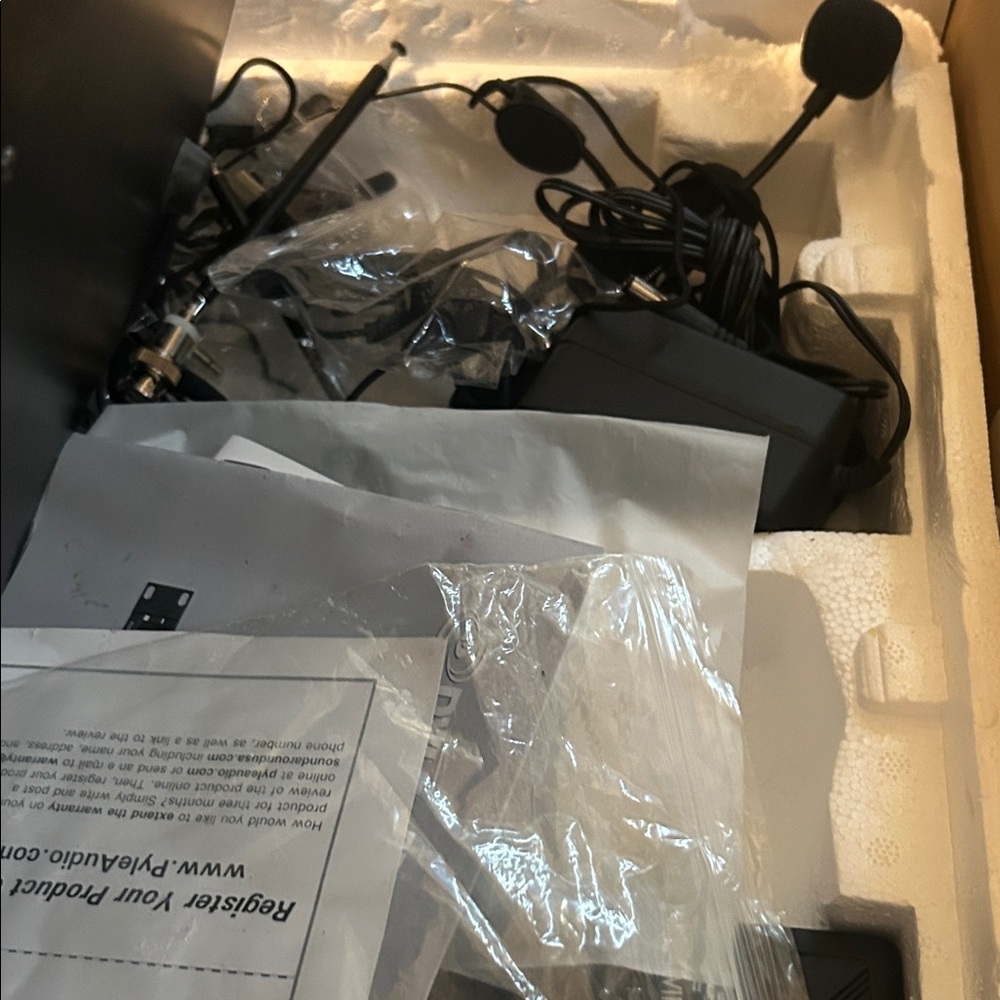 Black Wireless Microphone System - Picture 3 of 4